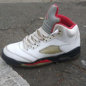 JORDAN RETRO 5 2012 YOUTH SIZE 7 WHITE/RED